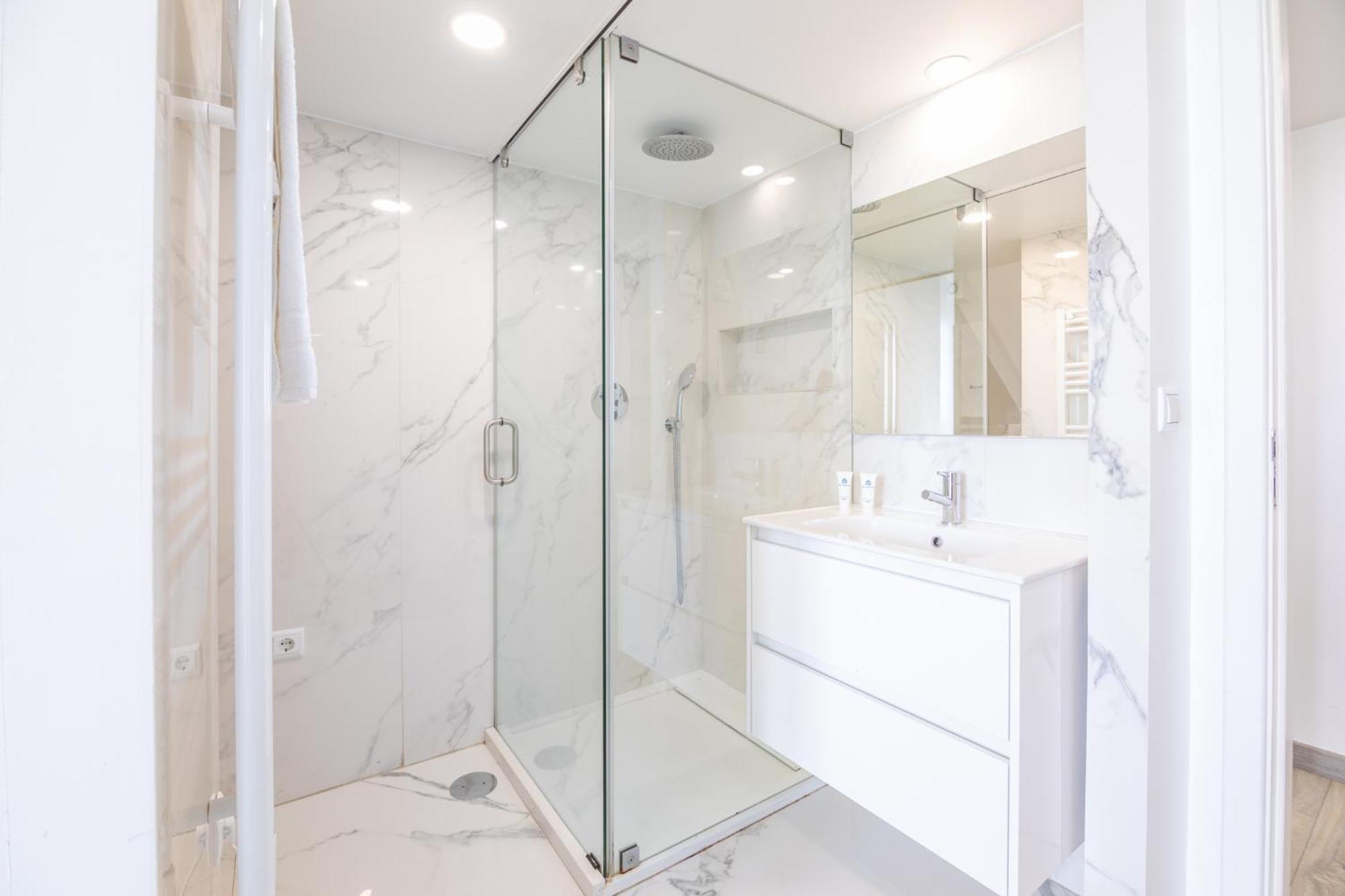 Deluxe Spacious Flats W Mezzanine By Host Wise Appartement Porto Buitenkant foto