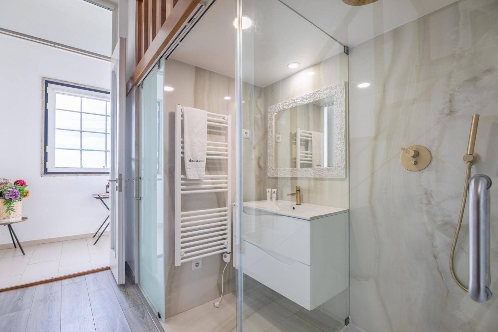 Deluxe Spacious Flats W Mezzanine By Host Wise Appartement Porto Buitenkant foto