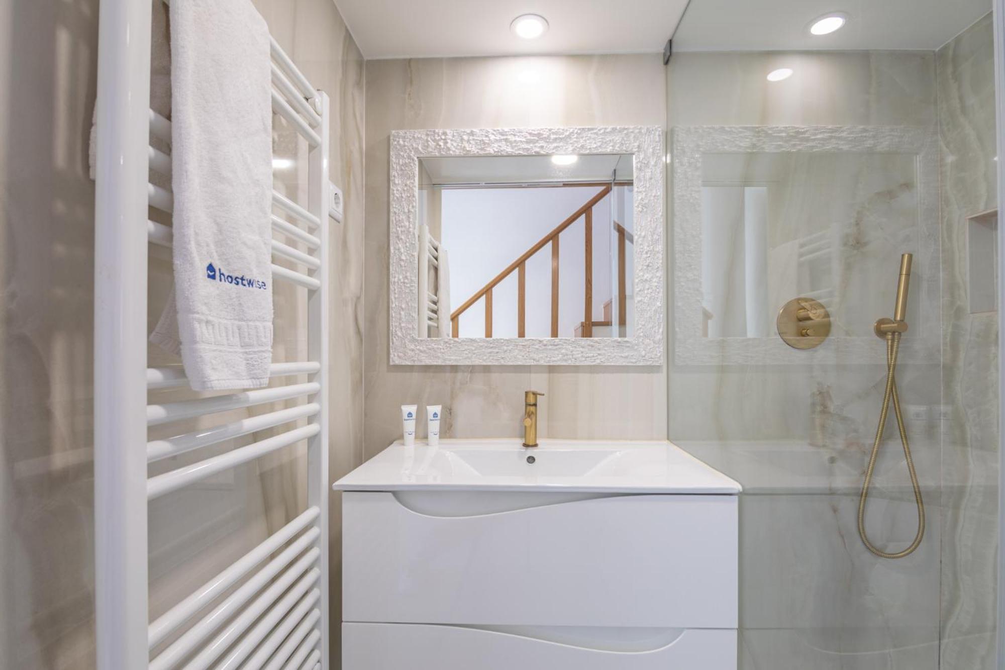 Deluxe Spacious Flats W Mezzanine By Host Wise Appartement Porto Kamer foto