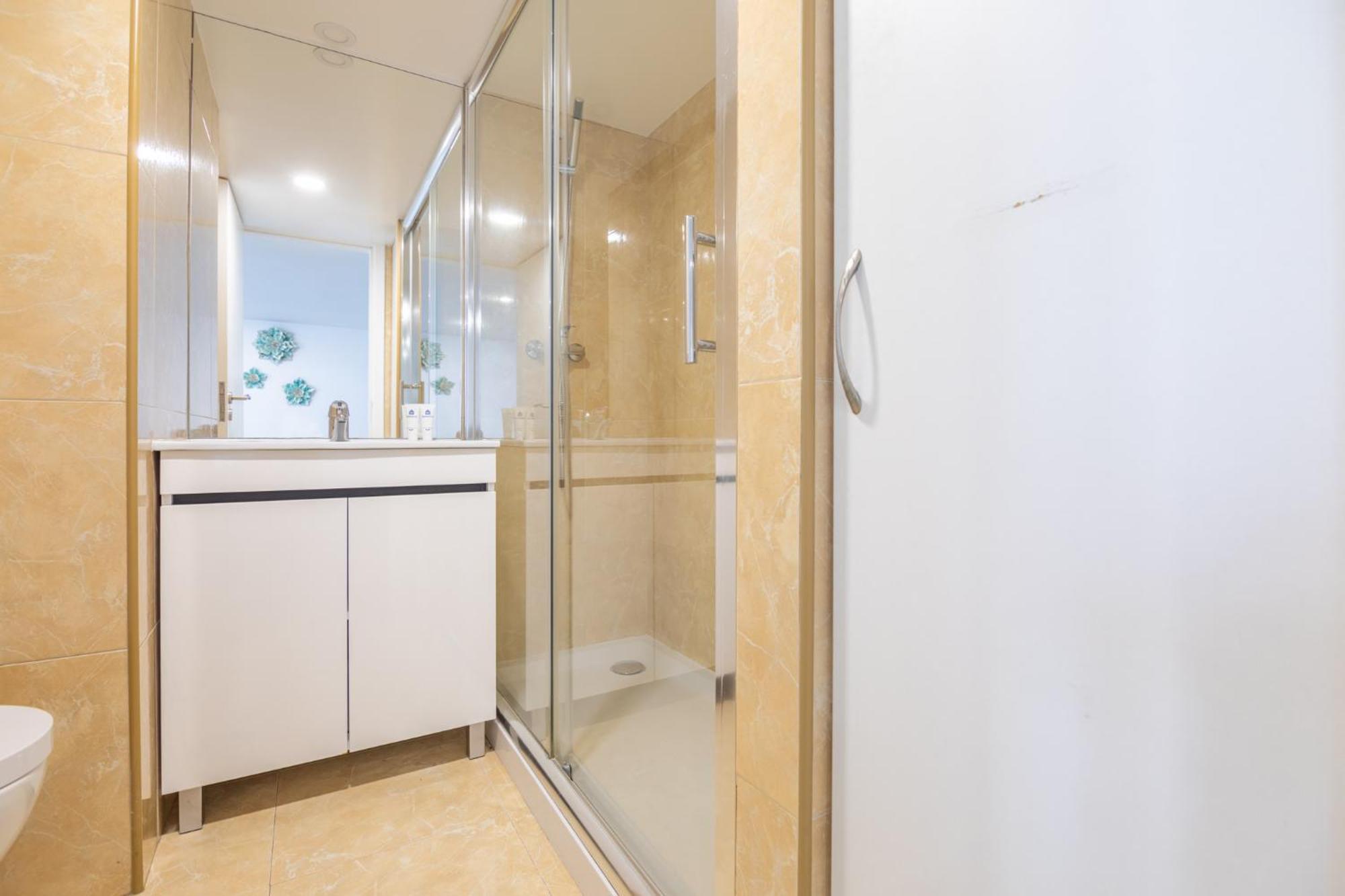 Deluxe Spacious Flats W Mezzanine By Host Wise Appartement Porto Kamer foto